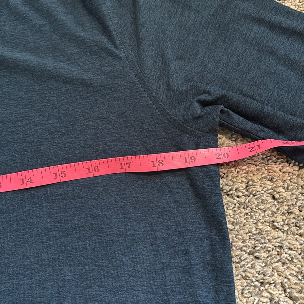 Vuori Long Sleeve Shirt size small - Picture 5 of 5